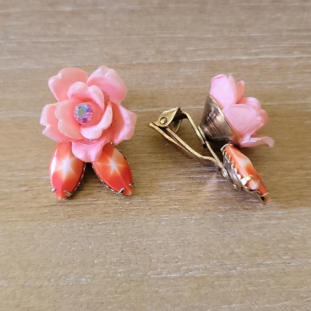 Pink Rose Clip-On Earrings Vintage Inspired Floral Costume Jewelry - Picture 2 of 7